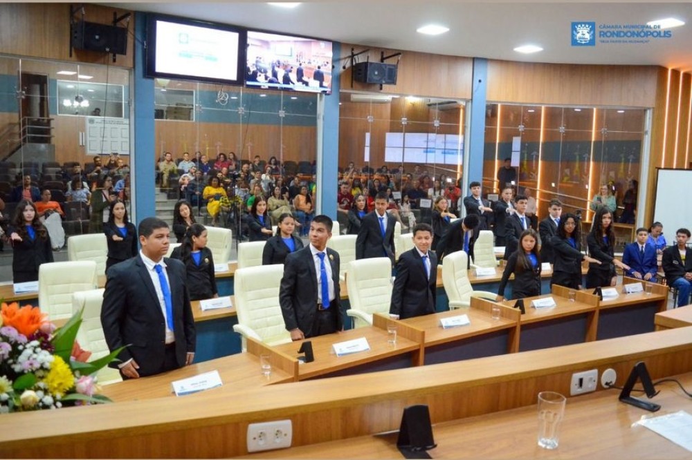 Câmara empossa vereadores mirins e reforça compromisso com a formação cidadã dos jovens